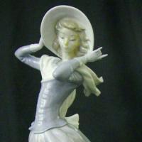 Lladro Spring Breeze 4936 Porcelain Figurine